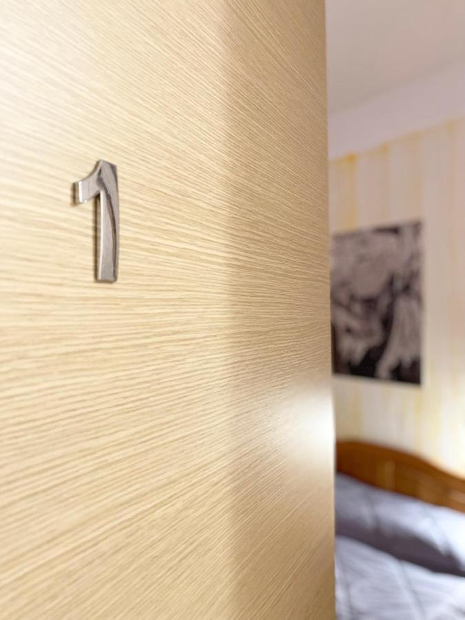 Green Gallery And Restaurant Hotel Muravera