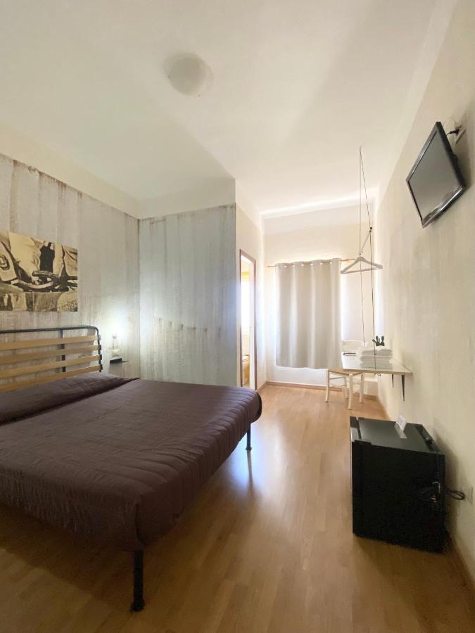 Green Gallery And Restaurant Hotel